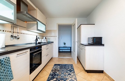 Wolfach Apartamento | Apartamento 'Kinzigtalblick' con vistas a la montaña, terraza privada y Wi-Fi