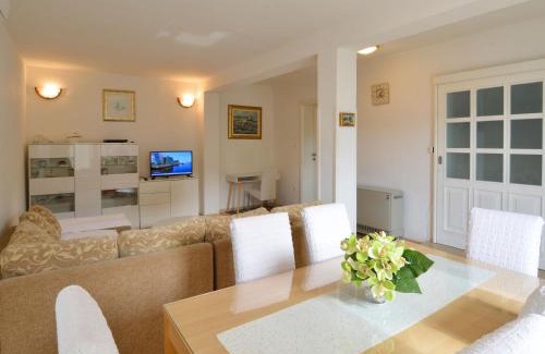 Arbanija Apartamento | Apartment Klarić-2 by Interhome