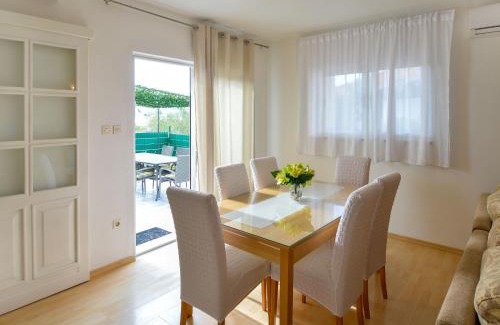 Arbanija Apartamento | Apartment Klarić-2 by Interhome