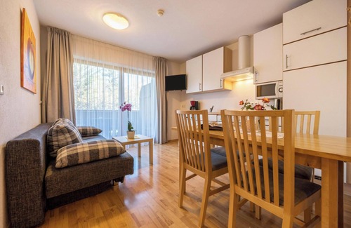 Naz Apartamento | Apartamento "Klementhof Nr 3" con vistas a la montaña, piscina, Wi-Fi, balcón y jardín