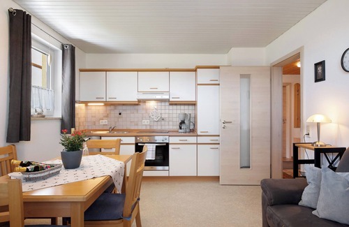 Schonenbach Apartamento | Apartamento 'Kornelia Ebner' con vistas a la montaña, terraza privada y Wi-Fi