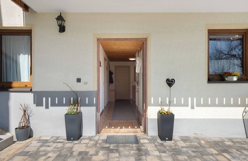 Schonenbach Apartamento | Apartamento 'Kornelia Ebner' con vistas a la montaña, terraza privada y Wi-Fi