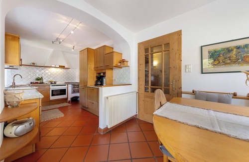 Terlano Apartamento | Apartamento 'Kreutnerbinderhof' con vistas a la montaña, terraza privada y Wi-Fi
