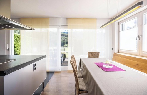 Perca Apartamento | Apartamento "Kronsun - Ruhe" con vistas a la montaña, balcón y jardín