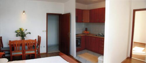 Ploce Apartamento | Apartment Kuzman 1