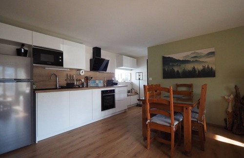 Cazeaux-de-Larboust Apartamento | Apartamento 'La Grange' con vistas a la montaña, jardín privado y Wi-Fi