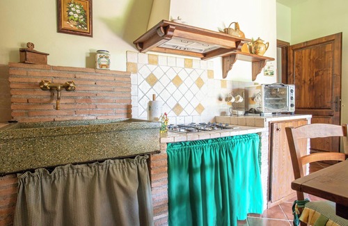 Magliano in Toscana Otro | Apartamento La Quercia con vistas a la montaña, terraza, piscina compartida y Wi-Fi