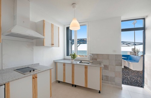 Puerto Naos Apartamento | Apartamento 'La Bayana - 1' con vistas al mar, piscina compartida y Wi-Fi