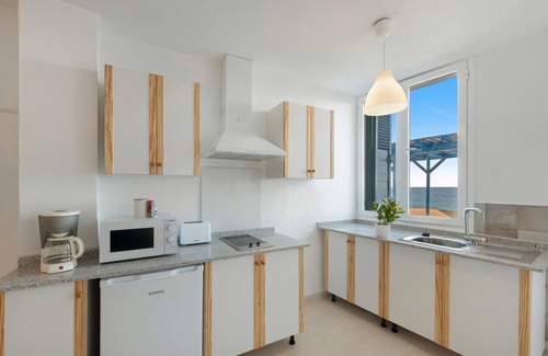 Puerto Naos Apartamento | Apartamento 'La Bayana - 1' con vistas al mar, piscina compartida y Wi-Fi