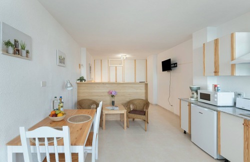 Puerto Naos Apartamento | Apartamento 'La Bayana - 1' con vistas al mar, piscina compartida y Wi-Fi