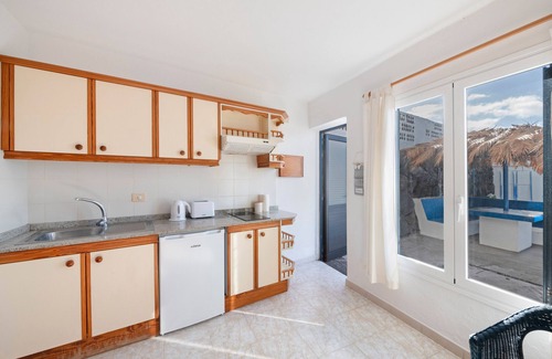Puerto Naos Apartamento | Apartamento 'La Bayana - 3' con vistas al mar, piscina compartida y Wi-Fi