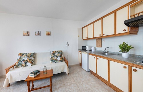 Puerto Naos Apartamento | Apartamento 'La Bayana - 2' con vistas al mar, piscina compartida y Wi-Fi