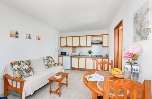 Puerto Naos Apartamento | Apartamento 'La Bayana - 2' con vistas al mar, piscina compartida y Wi-Fi