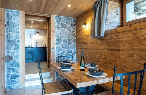 La Giettaz Apartamento | Apartamento 'La Bergerie' con vistas a la montaña, terraza privada y Wi-Fi