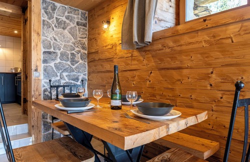 La Giettaz Apartamento | Apartamento 'La Bergerie' con vistas a la montaña, terraza privada y Wi-Fi