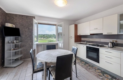 Lonato del Garda Apartamento | Apartamento 'La Corte Delle Fate' con Piscina Compartida, Jardín Compartido y Wi-Fi