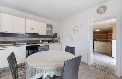 Lonato del Garda Apartamento | Apartamento 'La Corte Delle Fate' con Piscina Compartida, Jardín Compartido y Wi-Fi
