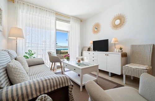 Comarruga Apartamento | Apartamento 'La Calma' con vistas al mar, Wi-Fi y aire acondicionado