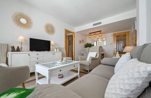 Comarruga Apartamento | Apartamento 'La Calma' con vistas al mar, Wi-Fi y aire acondicionado
