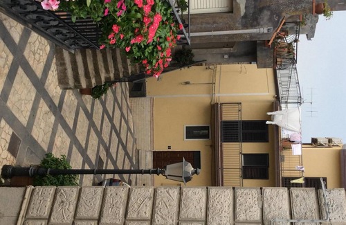 Motta Camastra Apartamento | Apartment 'La Casa Della Nonna' with Mountain View, Private Terrace and Air Conditioning