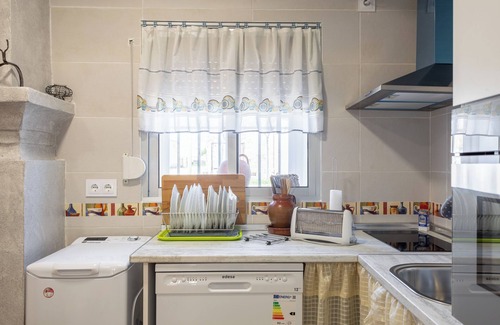 Arahuetes Apartamento | Apartamento 'La Casa De Mis Padres 2' con vistas a la montaña, terraza privada y Wi-Fi