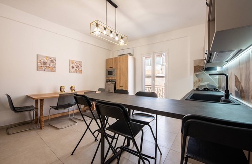 Lascari Apartamento | Apartment 'La Casa Del Cuore' with Mountain View, Wi-Fi and Air Conditioning