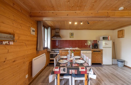 Cordon Apartamento | Apartamento 'La Charbonnière 2' con vistas a la montaña, terraza privada y Wi-Fi