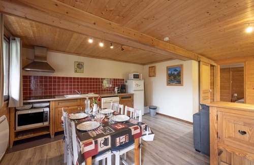 Cordon Apartamento | Apartamento 'La Charbonnière 2' con vistas a la montaña, terraza privada y Wi-Fi
