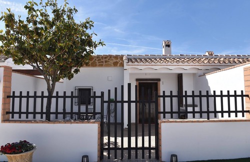 Chiclana de Segura Apartamento | Apartamento 'La Teja 1' con vistas a la montaña, Wi-Fi y aire acondicionado
