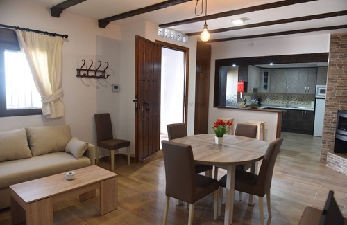 Chiclana de Segura Apartamento | Apartamento 'La Teja 5' con vistas a la montaña, Wi-Fi y aire acondicionado