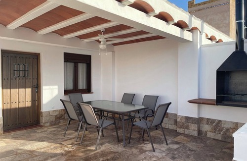 Chiclana de Segura Apartamento | Apartamento 'La Teja 7' con vistas a la montaña, Wi-Fi y aire acondicionado