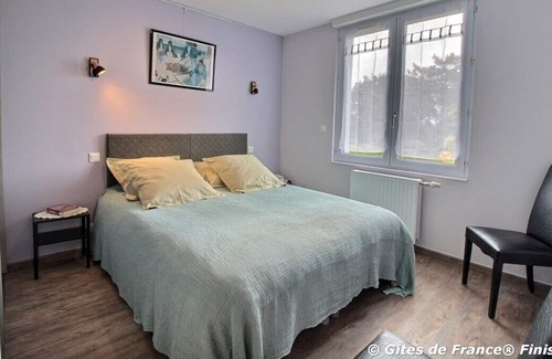Locmaria-Plouzane Apartamento | Apartment 'La Maison Bleue' with Private Terrace, Shared Garden and Wi-Fi