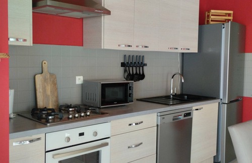 Solignac-sur-Loire Apartamento | Apartamento 'La Vallée De La Loire' con vistas a la montaña, terraza privada y balcón