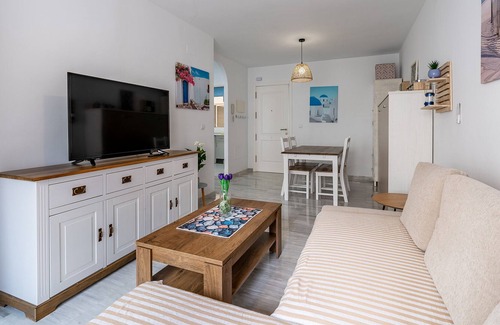 Polopos Apartamento | Apartment 'La Guapa De Baños' with Shared Pool and Balcony