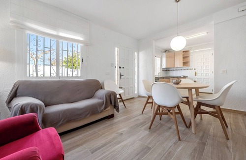 Banyeres del Penedés Chalet De Esquí | Apartamento 'La Lola' con terraza privada, Wi-Fi y aire acondicionado