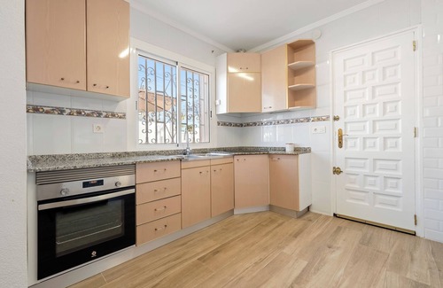 Banyeres del Penedés Chalet De Esquí | Apartamento 'La Lola' con terraza privada, Wi-Fi y aire acondicionado