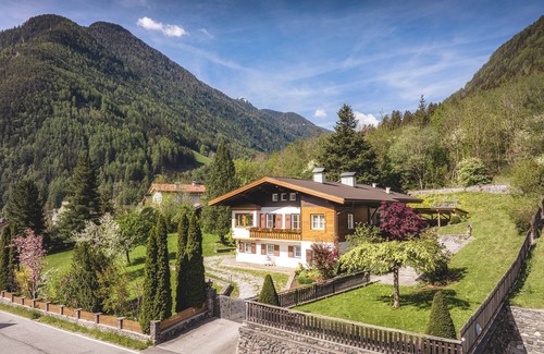 Molini di Tures Apartamento | Piso de vacaciones "La Residenz" con vista a la montaña y WLAN