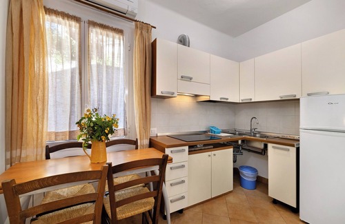 Finale Ligure Apartamento | Apartamento 'La Realidad 1' con piscina compartida, Wi-Fi y aire acondicionado