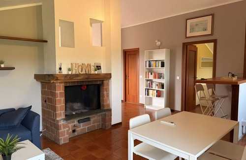 Cassinasco Apartamento | Apartamento 'La Terrazza' con vistas a la montaña, Wi-Fi y aire acondicionado