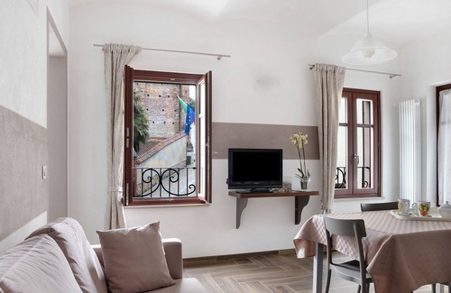 Verduno Casa | Apartamento 'La Terrazza' con vistas a la montaña, Wi-Fi y aire acondicionado