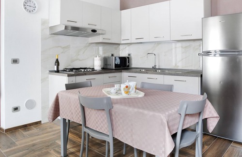 Verduno Casa | Apartamento 'La Terrazza' con vistas a la montaña, Wi-Fi y aire acondicionado