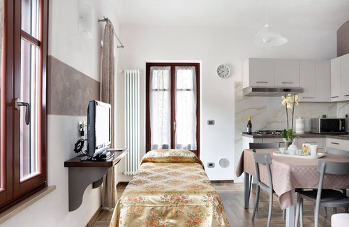 Verduno Casa | Apartamento 'La Terrazza' con vistas a la montaña, Wi-Fi y aire acondicionado
