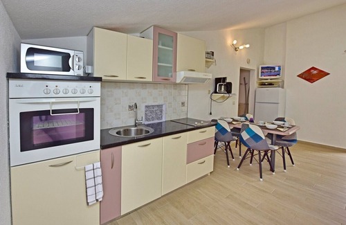 Nova Vas Apartamento | Laura / Apartment D with Balcony and Garden View