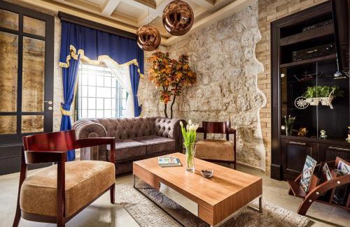 Skaljari Apartamento | Apartment Lav in the City Centre