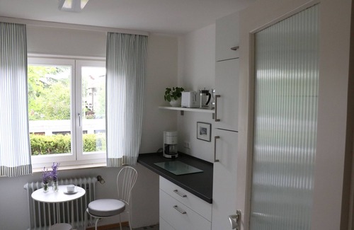 Konstanz-Litzelstetten Apartamento | Apartamento lavanda jardín en el lago.