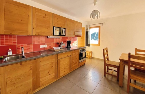 Saint-Jean-d'Arves Apartamento | Apartamento 'Le Pralud' con vistas a la montaña, terraza compartida y Wi-Fi