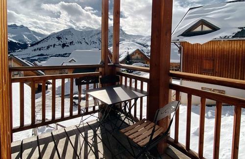 Saint-Jean-d'Arves Apartamento | Apartamento 'Le Pralud' con vistas a la montaña, terraza compartida y Wi-Fi