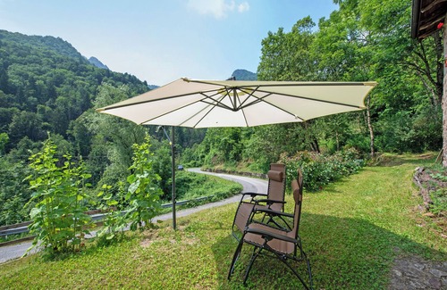 Pertica Alta Apartamento | Apartamento 'Le Fratte' con vistas a la montaña, jardín privado y Wi-Fi