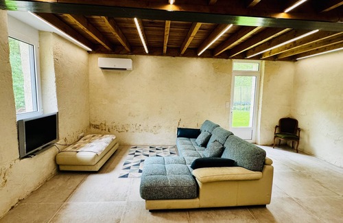 Saucats Apartamento | Apartment 'Le Gîte De La Métairie' with Shared Terrace, Wi-Fi and Air Conditioning