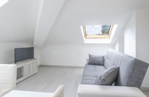 Meina Apartamento | Apartment Le Gemme-1 by Interhome